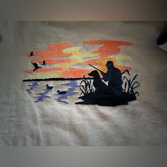 Embroidered crewneck duck hunt Tan Sz M - Picture 3 of 4